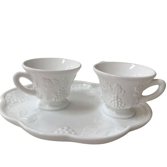 Indiana Colony Milk Glass Harvest Grapes Design Set of 4 Teacups and 2 Plates - Picture 3 of 12